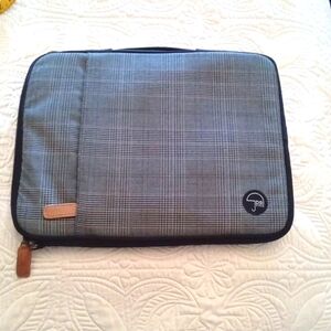 Dri X PkG Gray Plaid Laptop Sleeve With Zipper Closure 14 1/2" X 10 1/2"